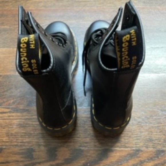 NIB, Dr. Marten's 1460 Black Smooth Leather Boot Size 7 - Picture 2 of 7